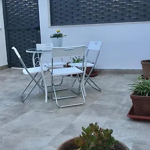  Apartment Flores